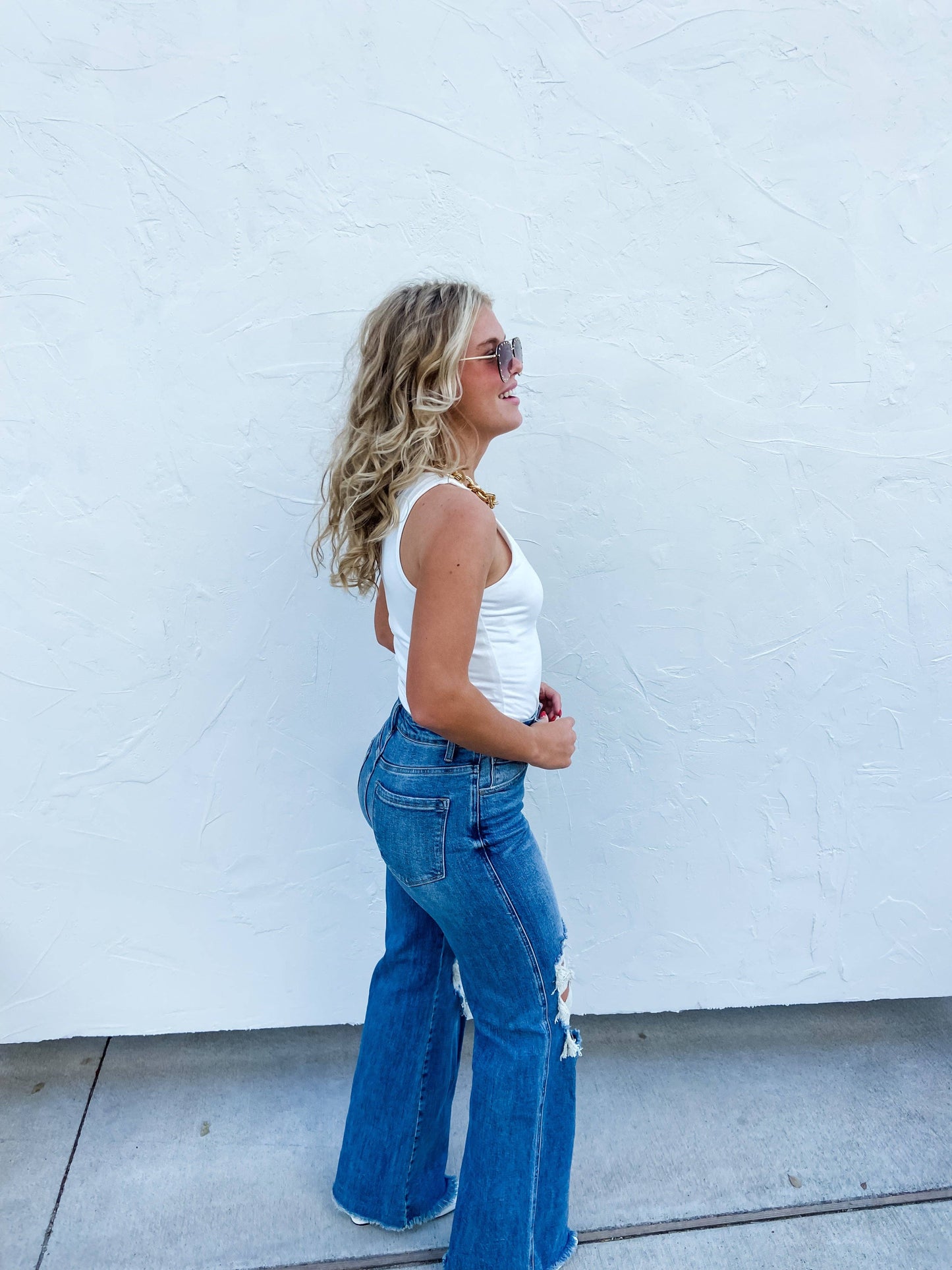 BLAKELEY MEDIUM WASH DISTRESSED JEANS