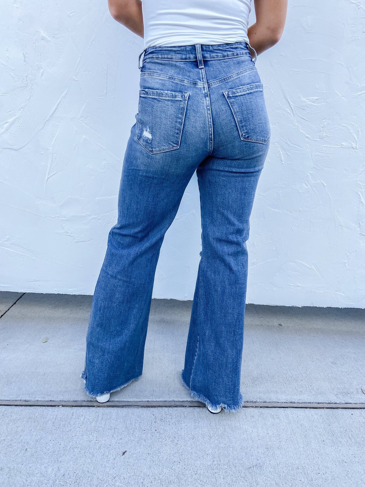 BLAKELEY MEDIUM WASH DISTRESSED JEANS