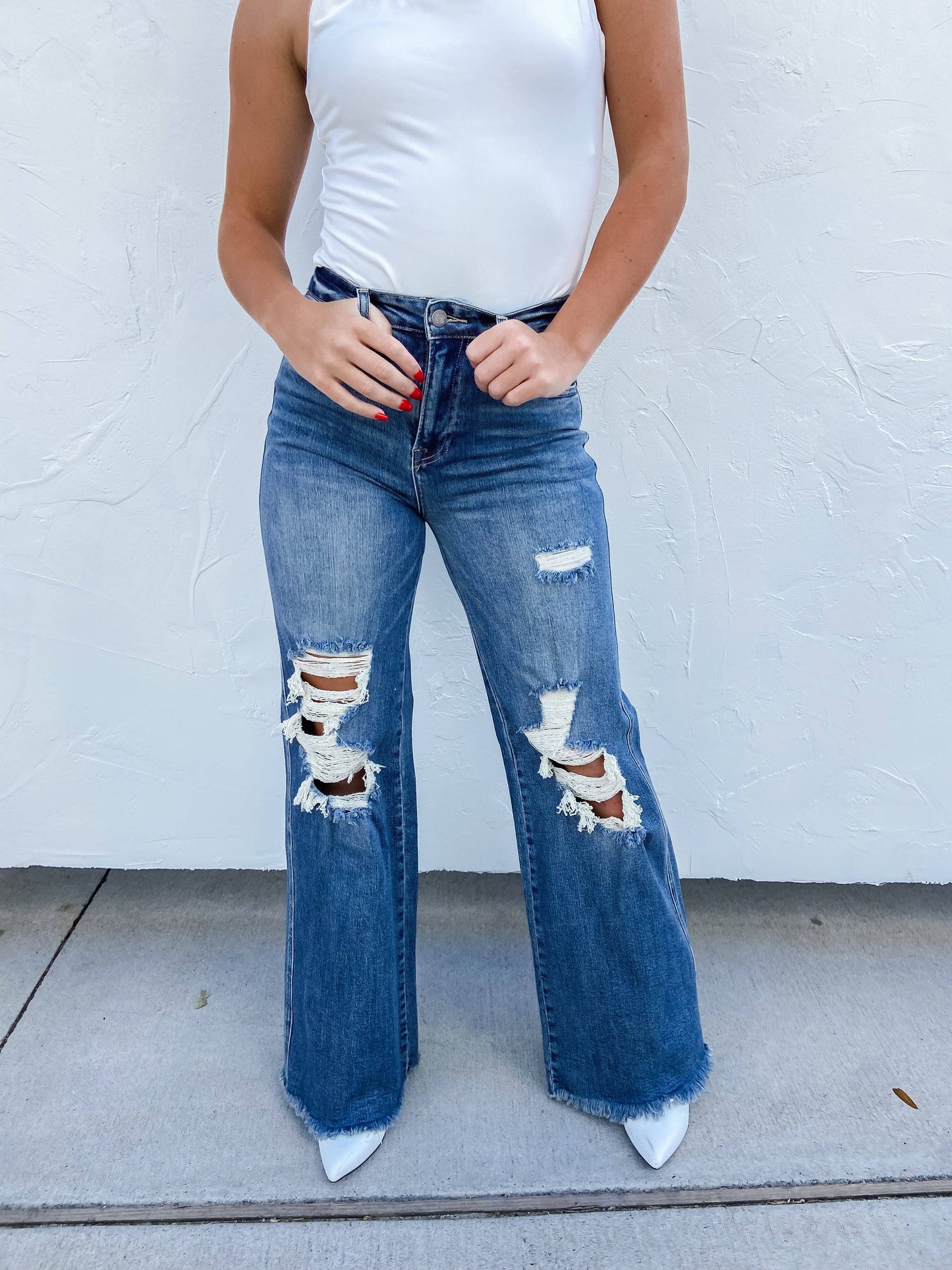 BLAKELEY MEDIUM WASH DISTRESSED JEANS