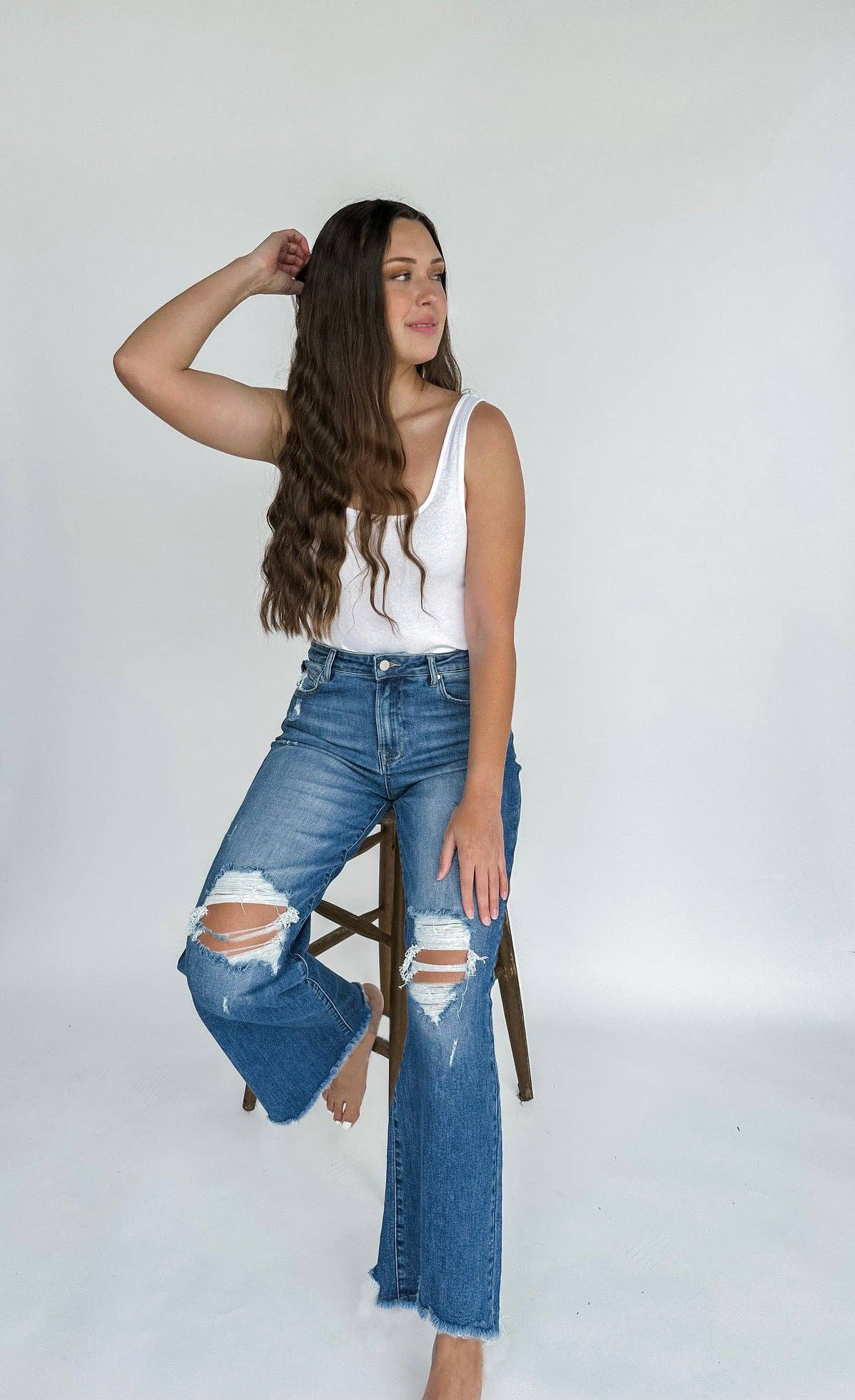 BLAKELEY MEDIUM WASH DISTRESSED JEANS