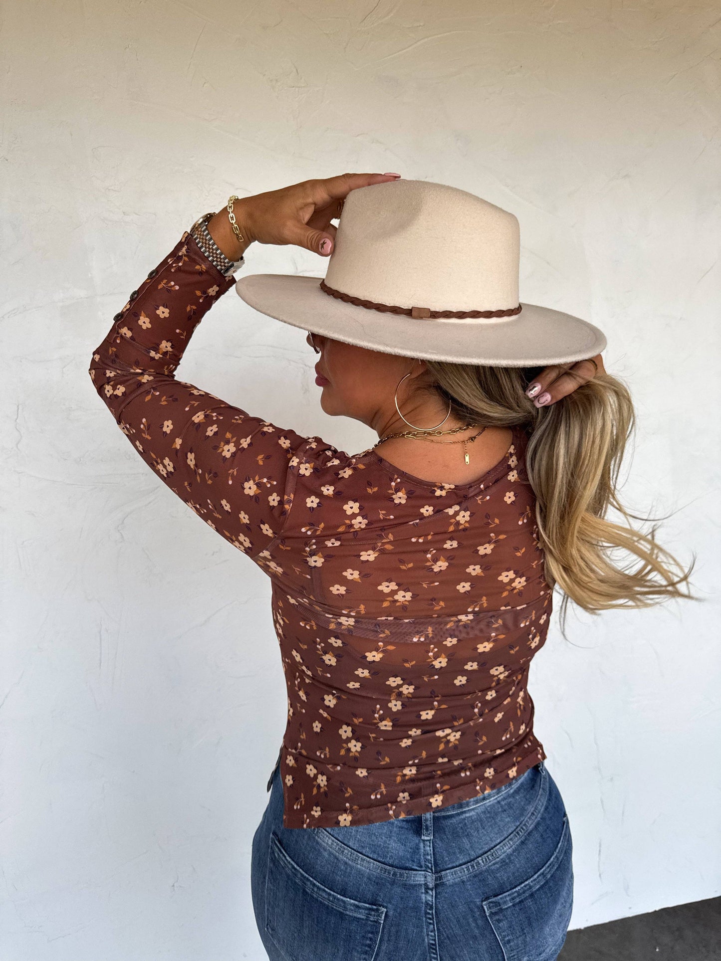 ANNIE VNECK MESH TOP